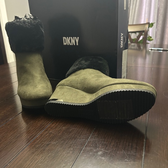 New in Box. DKNY Nadra-Wedge Bootie, Faux Cow Fur, Camo Green/Blk - Picture 7 of 10